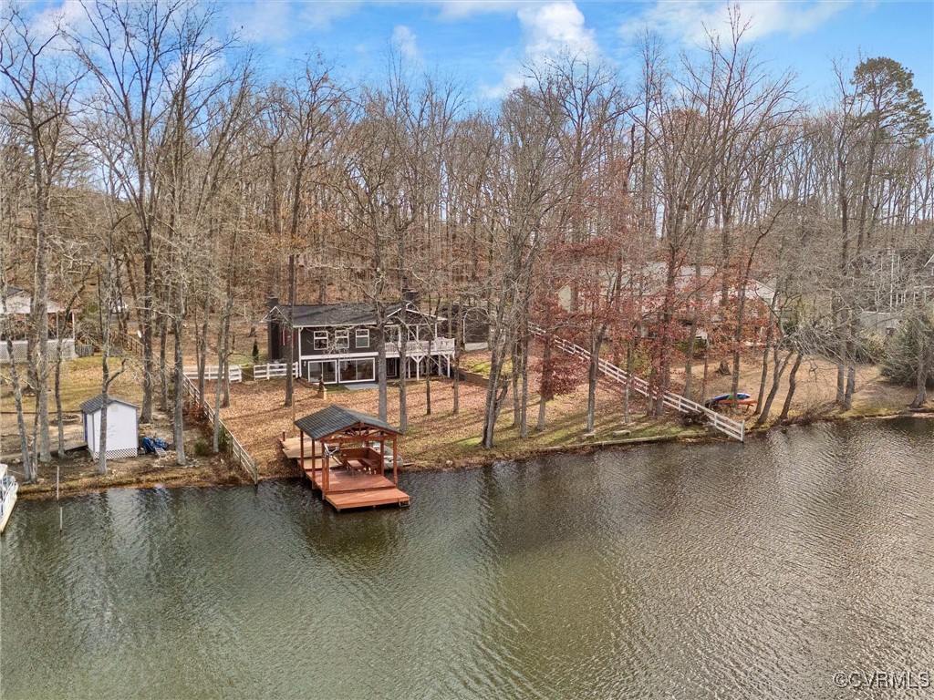 3 Lakeside Dr