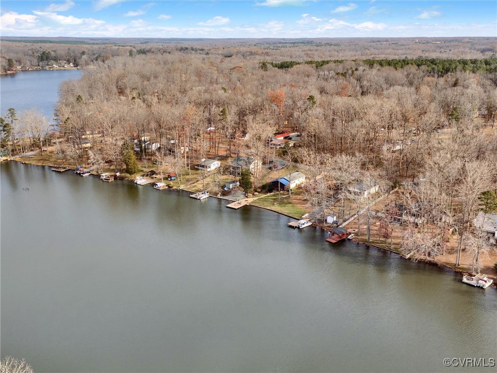 3 Lakeside Dr