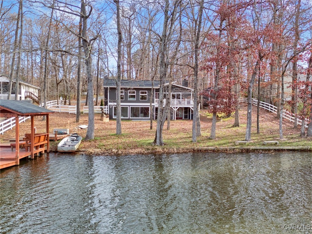 3 Lakeside Dr