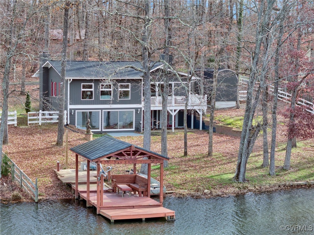 3 Lakeside Dr