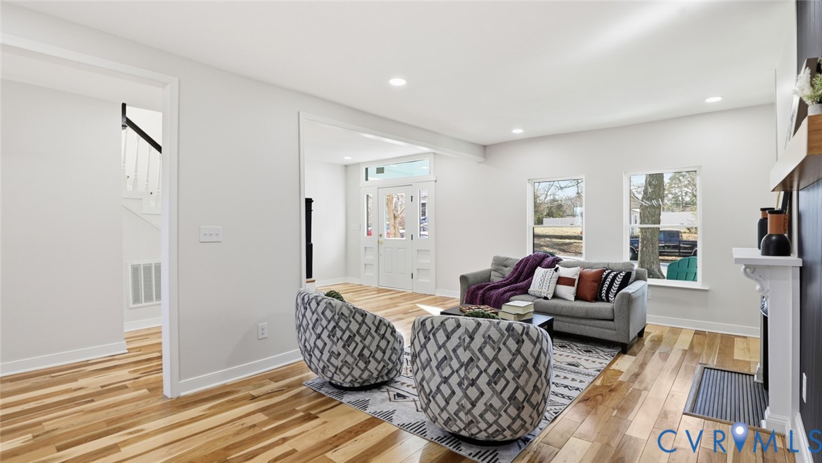415 W 24th St
