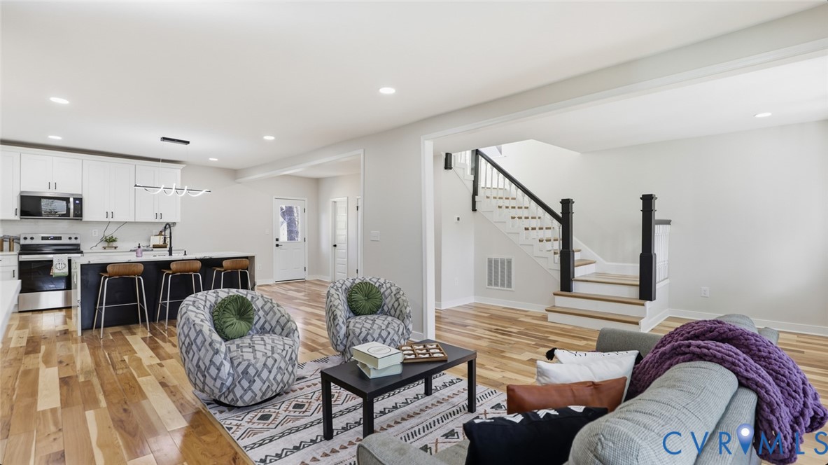 415 W 24th St