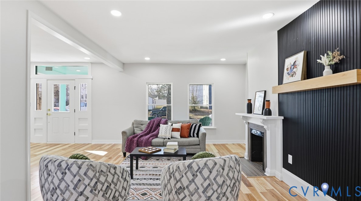 415 W 24th St