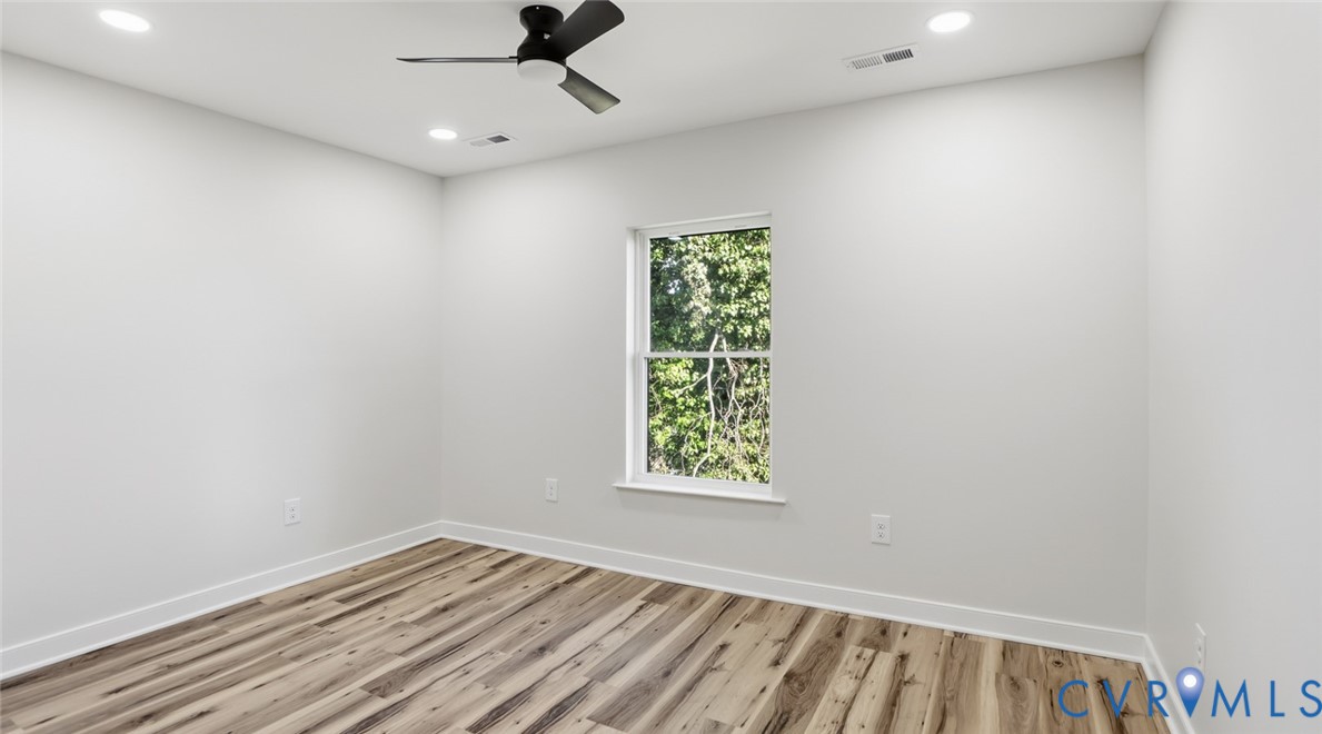 415 W 24th St
