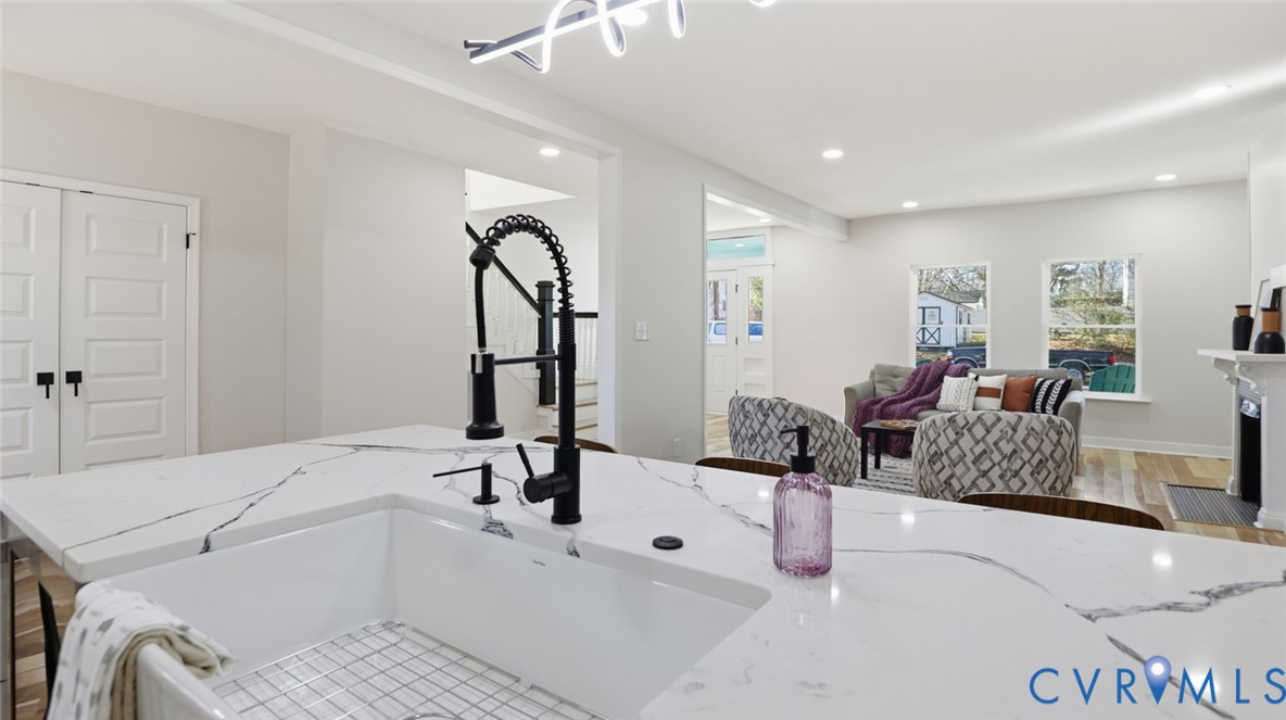 415 W 24th St