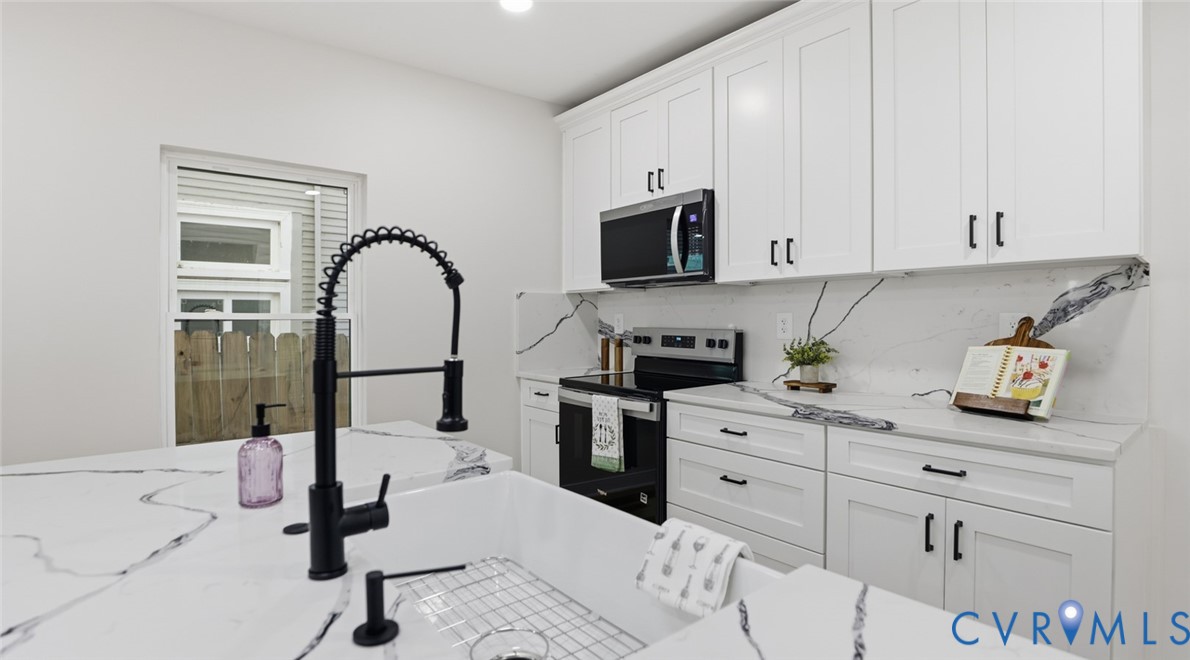 415 W 24th St