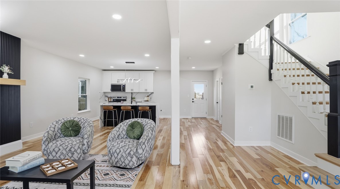415 W 24th St