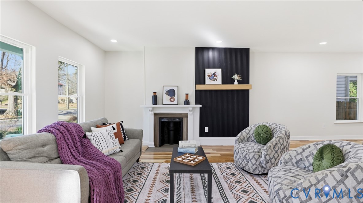 415 W 24th St