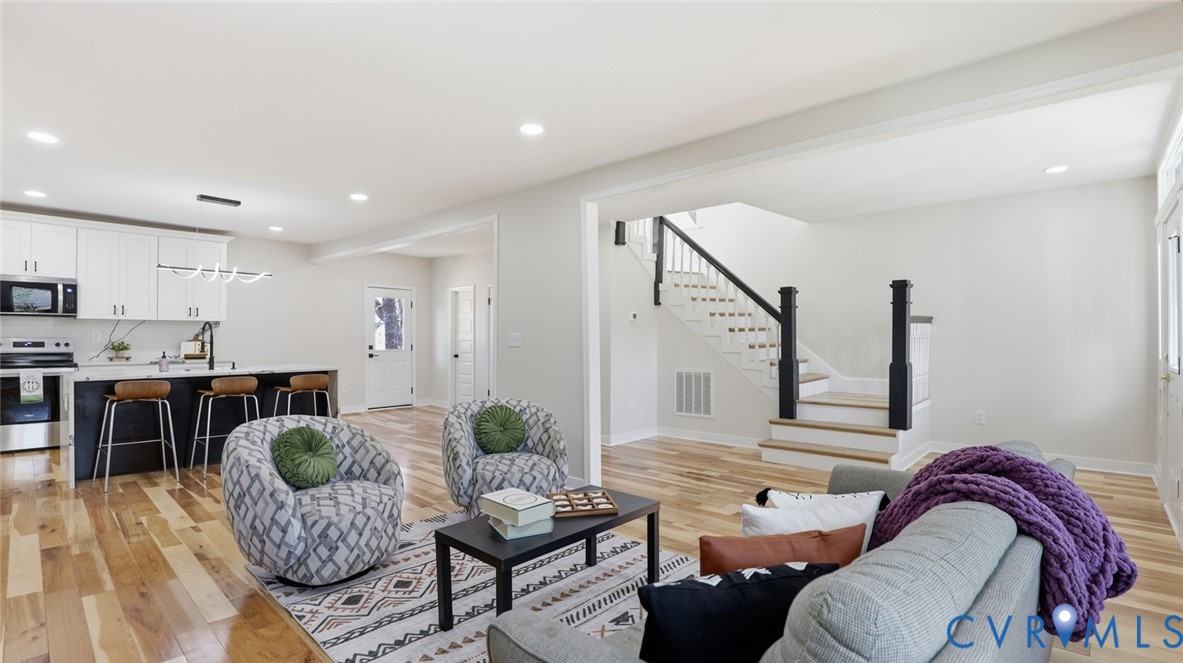 415 W 24th St