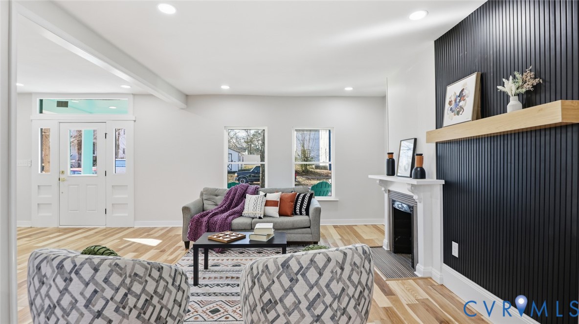 415 W 24th St