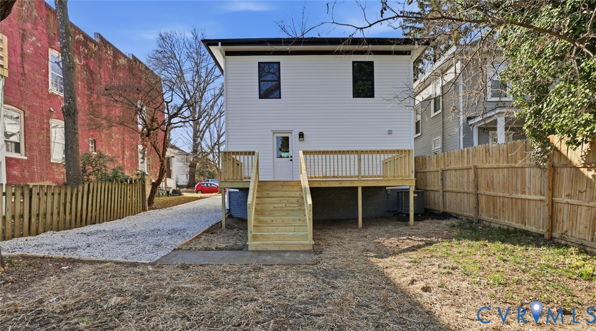 415 W 24th St