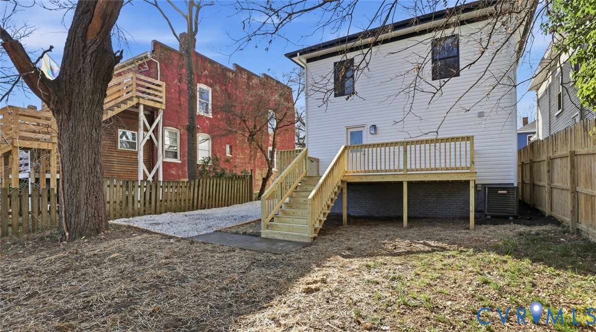 415 W 24th St