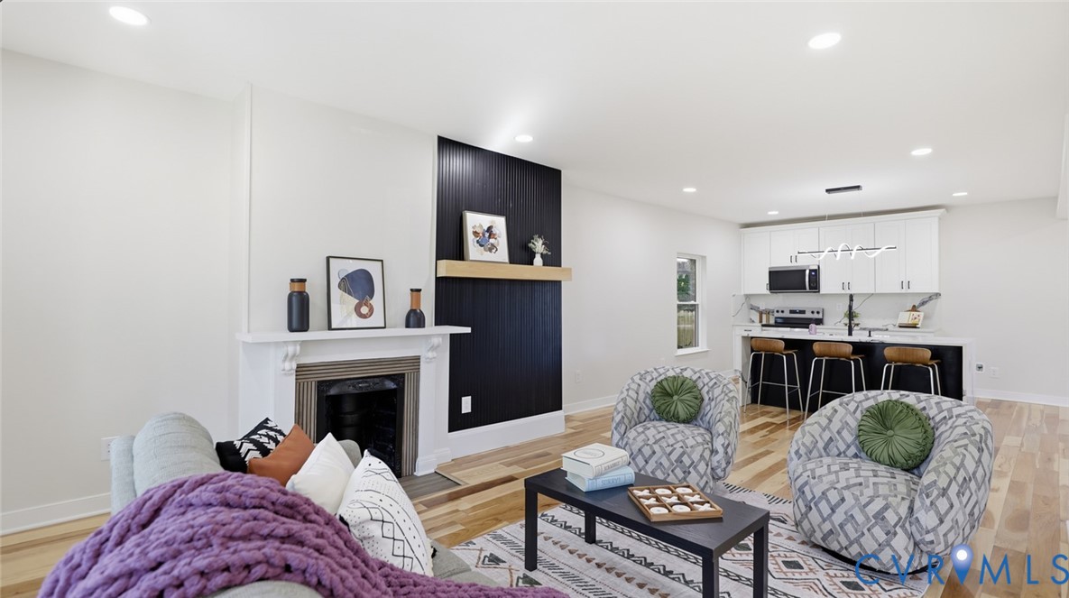 415 W 24th St