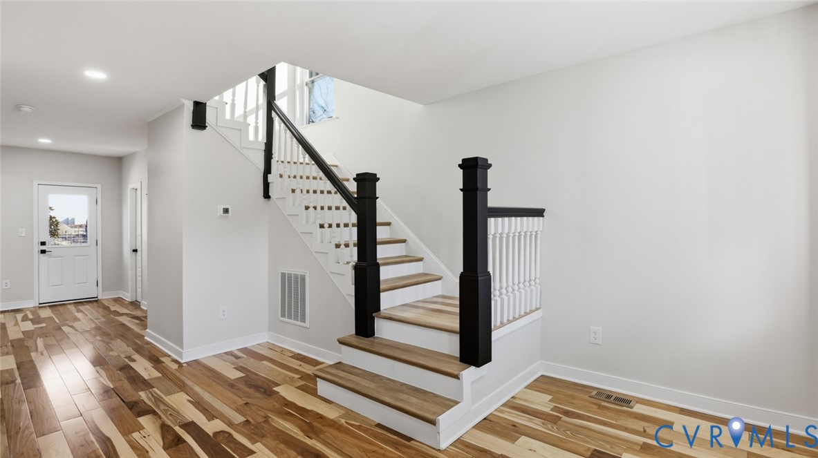 415 W 24th St