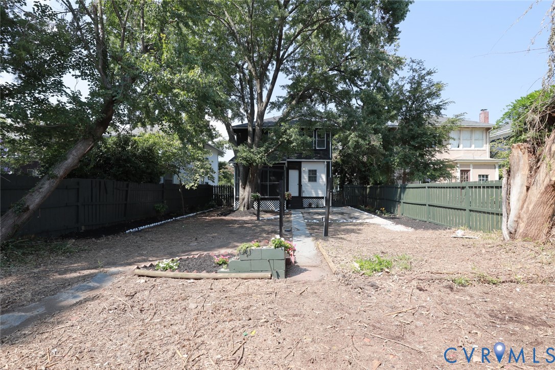 1323 Avondale Ave