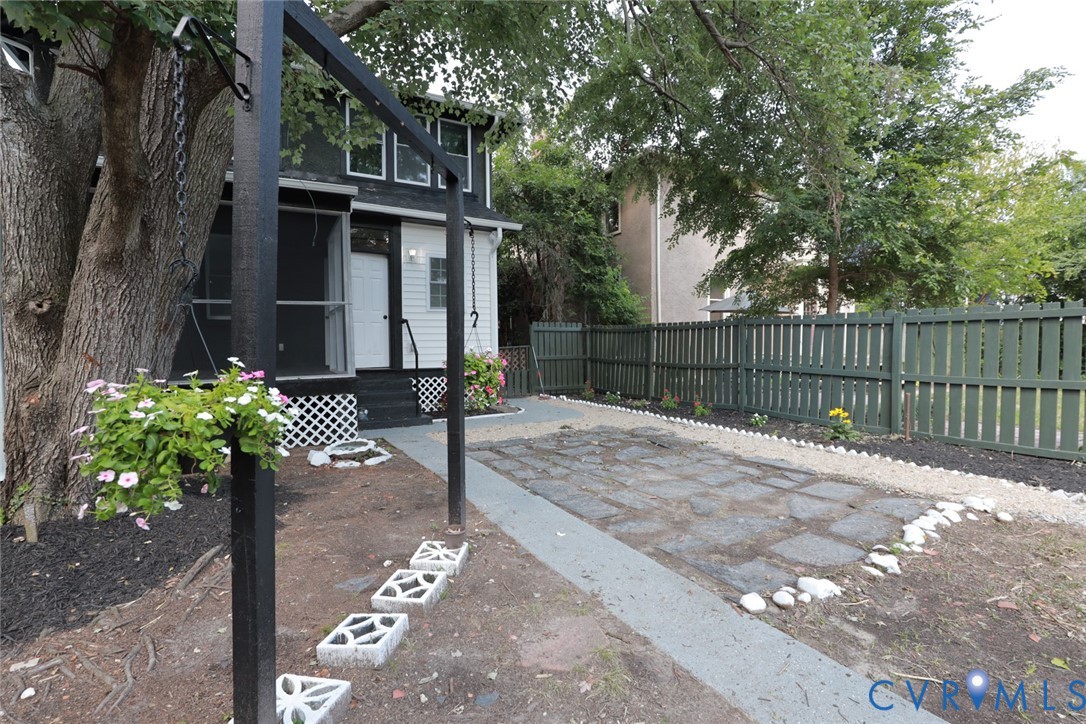 1323 Avondale Ave