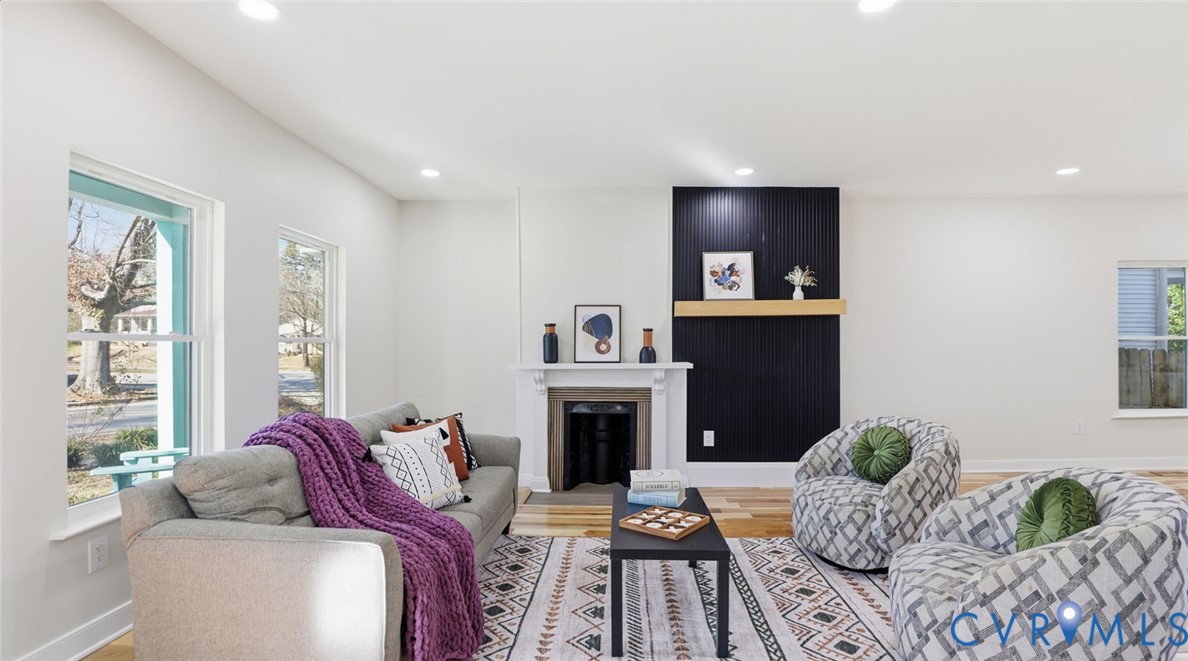 415 W 24th St