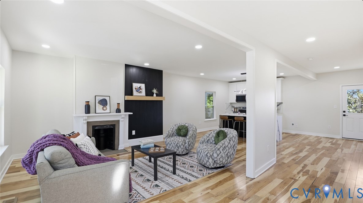 415 W 24th St