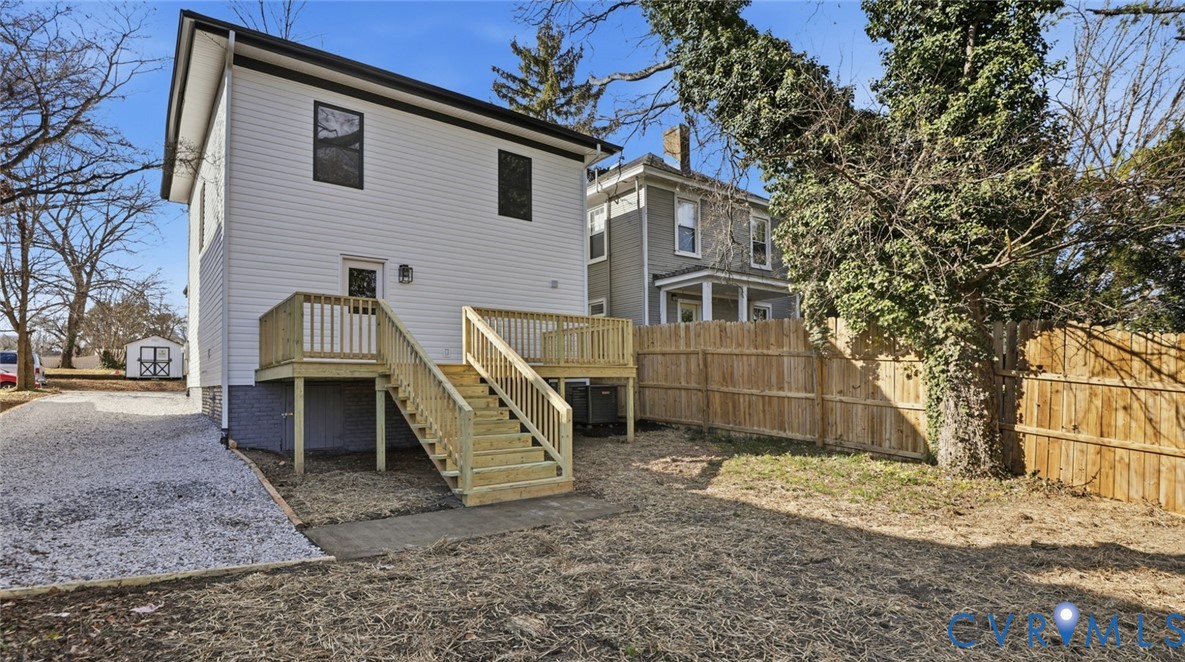 415 W 24th St