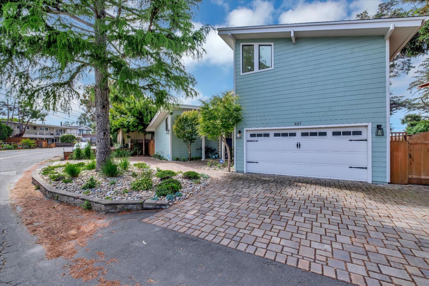 627 Seacliff DR