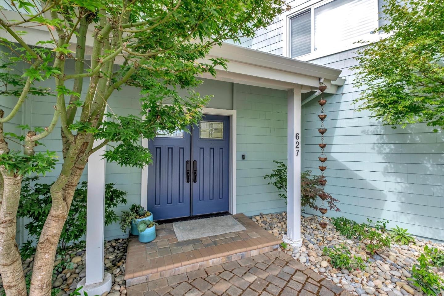 627 Seacliff DR