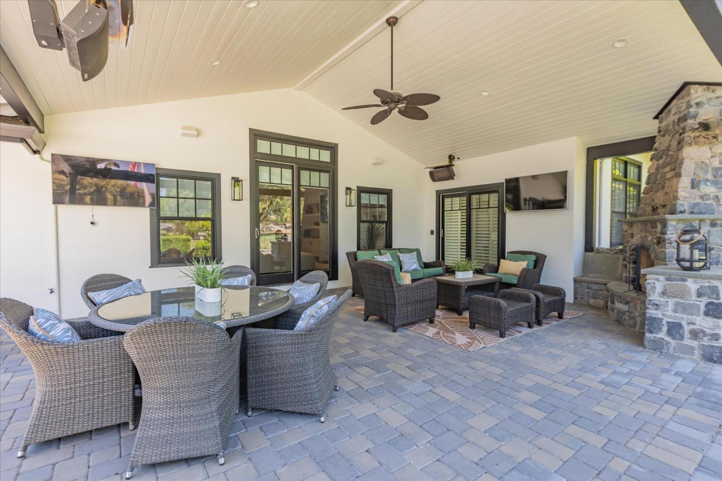 6590 Crystal Springs DR