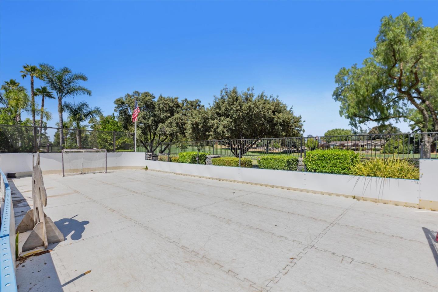 6590 Crystal Springs DR