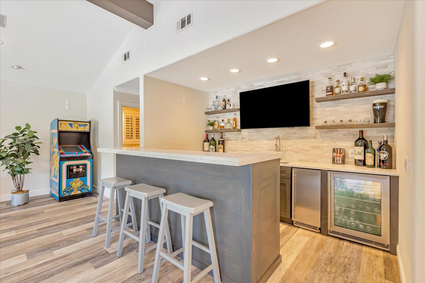 6590 Crystal Springs DR