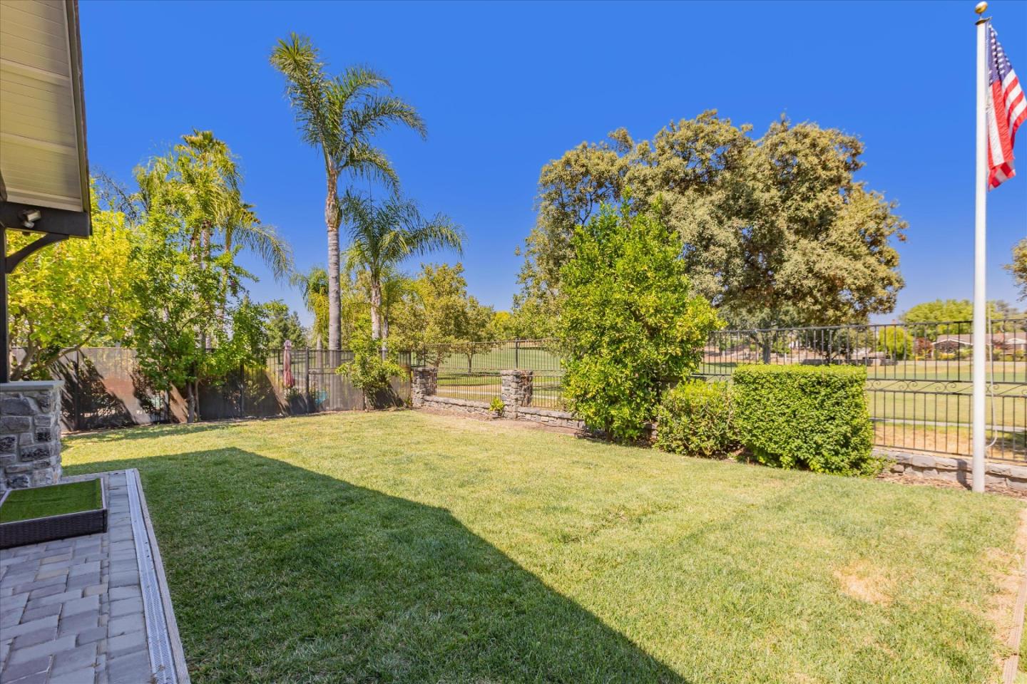 6590 Crystal Springs DR