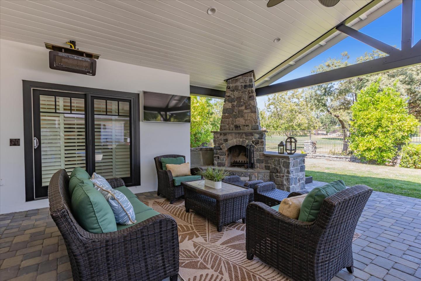 6590 Crystal Springs DR