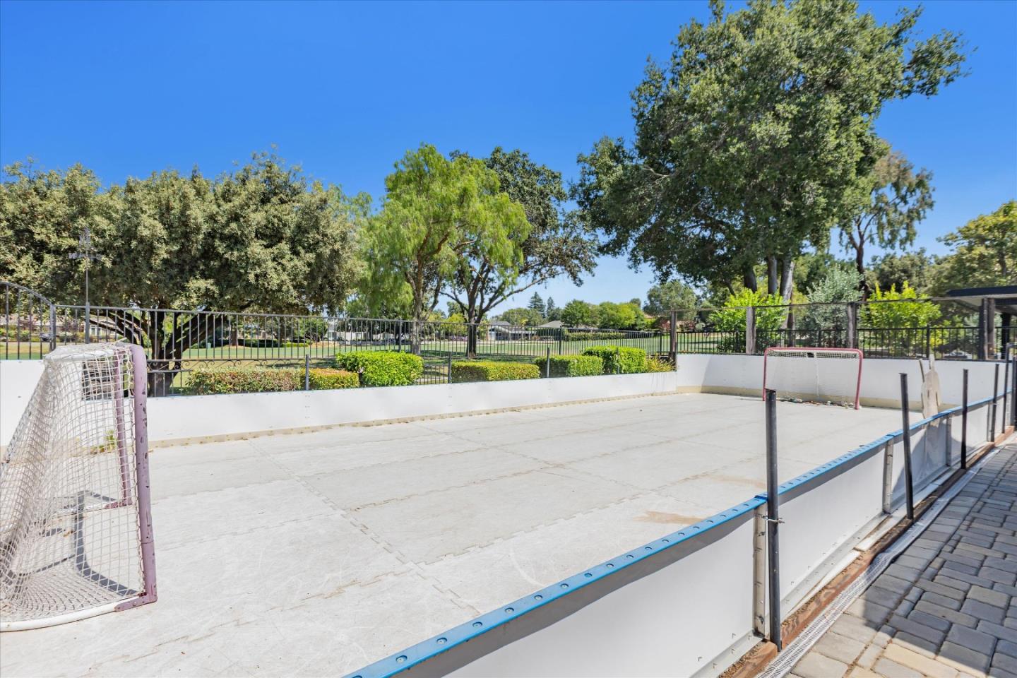 6590 Crystal Springs DR