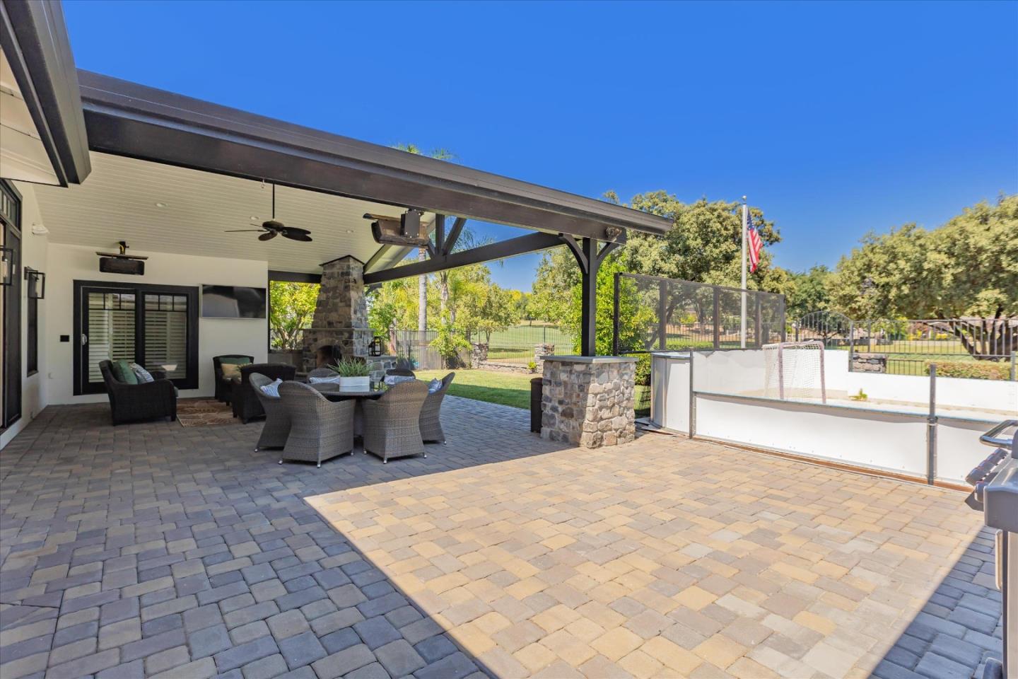 6590 Crystal Springs DR