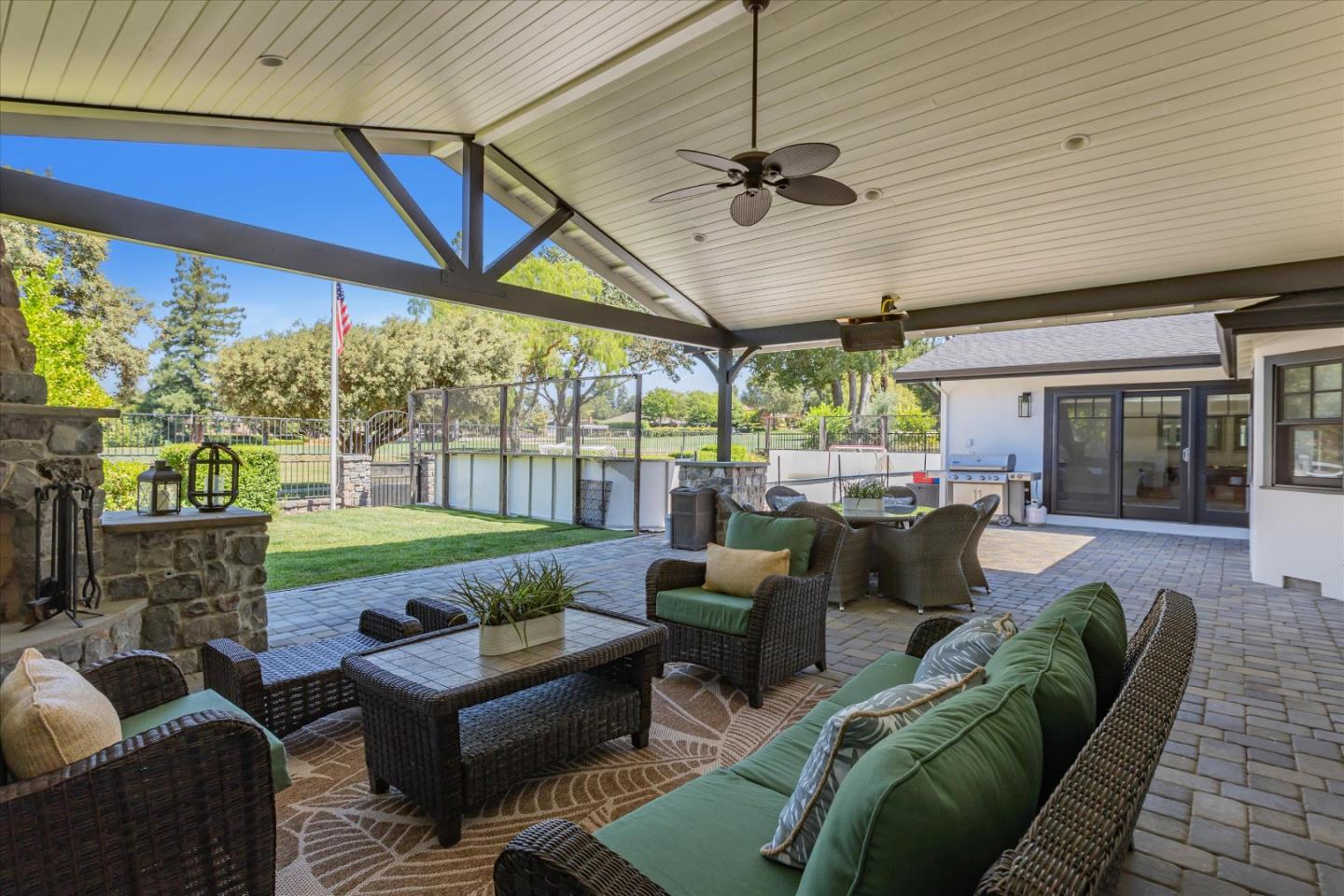 6590 Crystal Springs DR