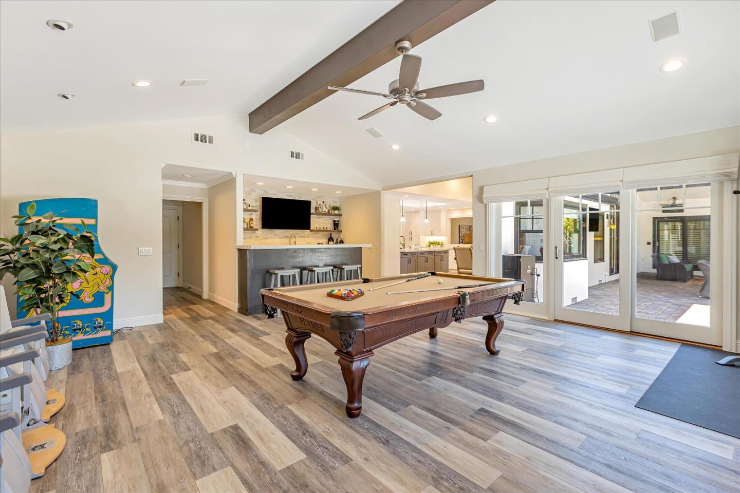 6590 Crystal Springs DR