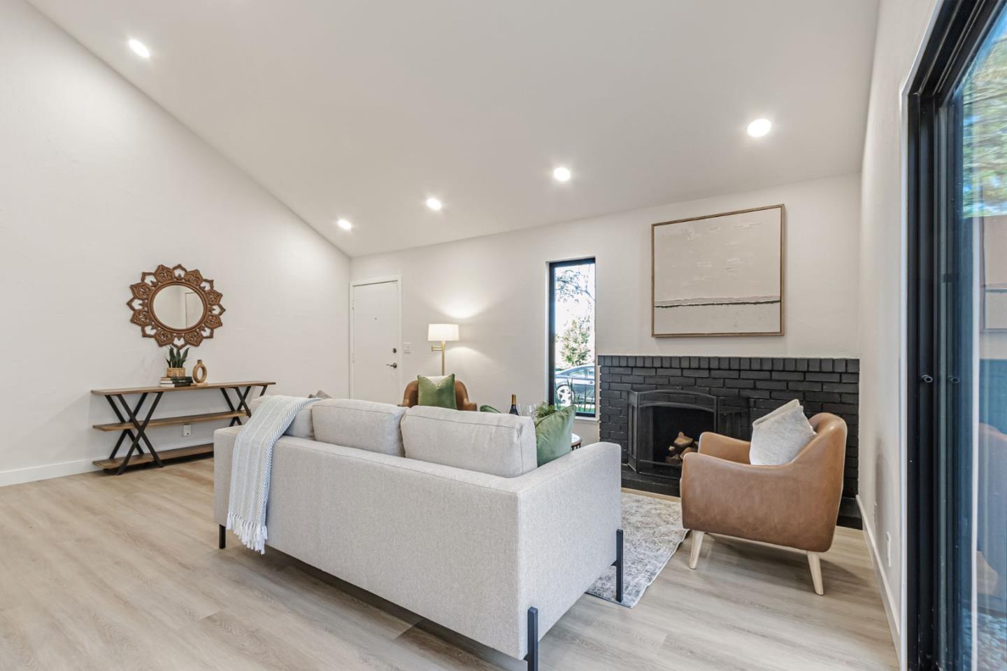 2516 Palmdale CT