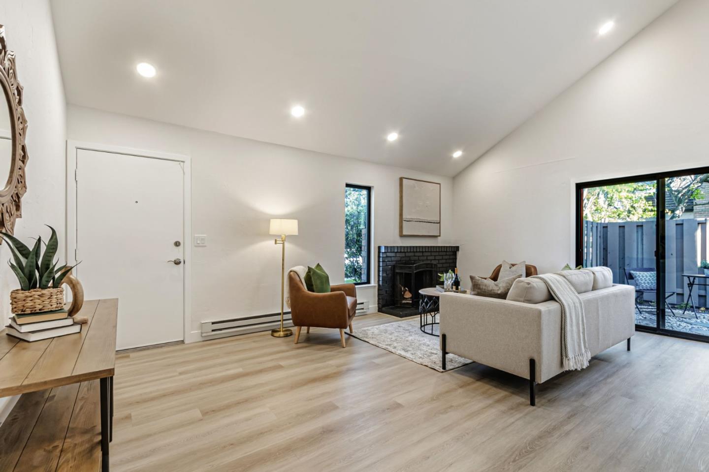 2516 Palmdale CT