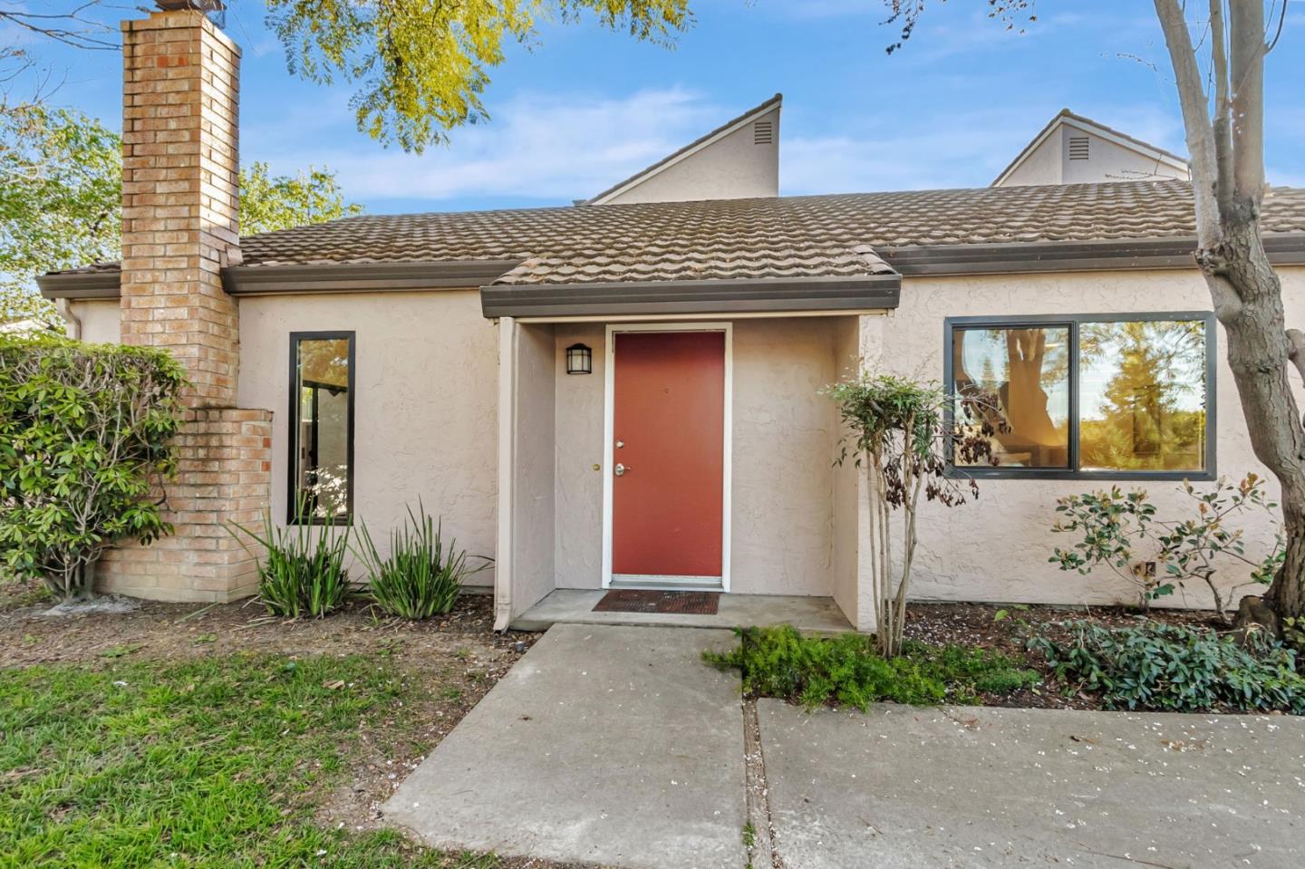 2516 Palmdale CT