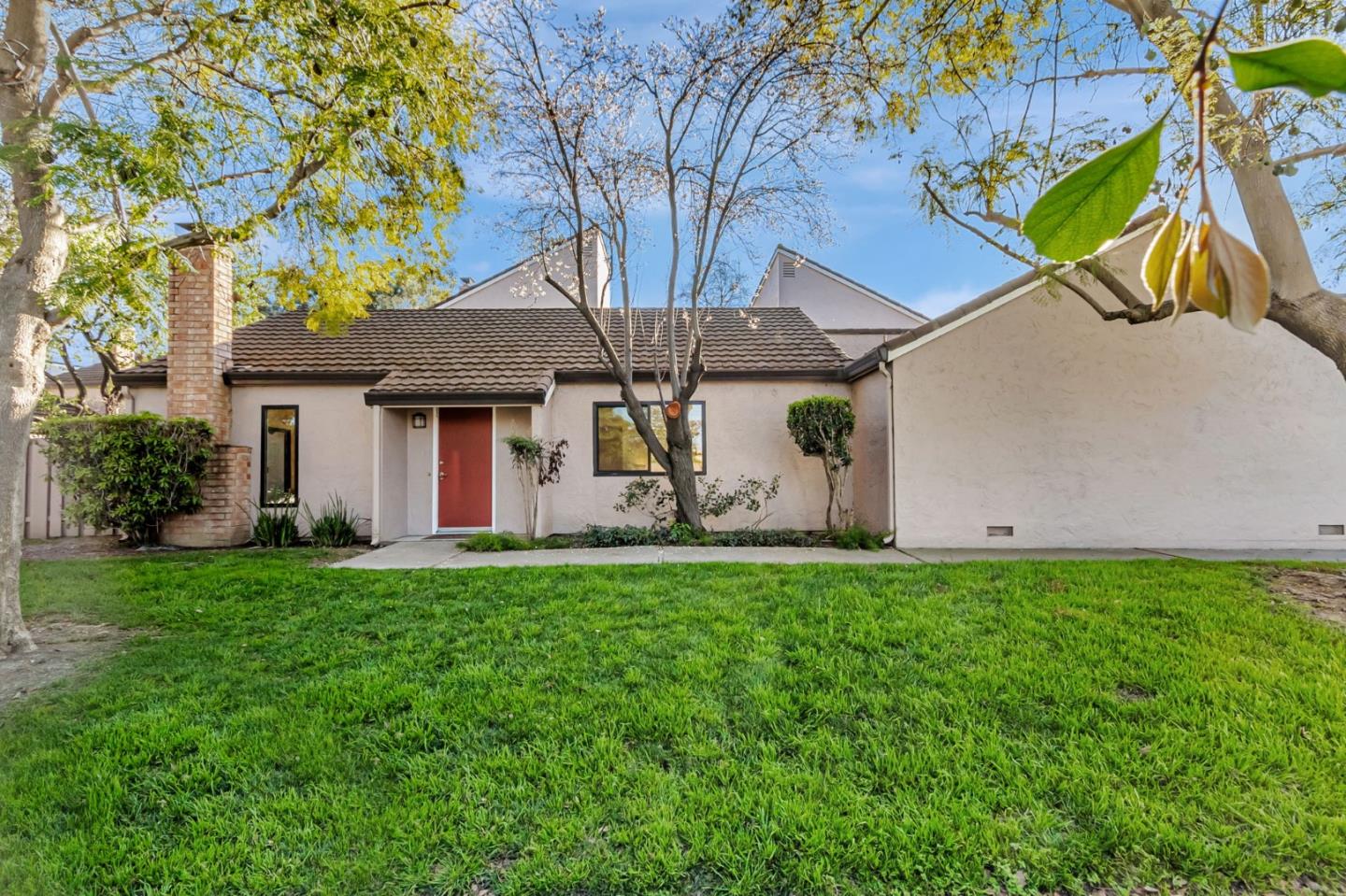2516 Palmdale CT