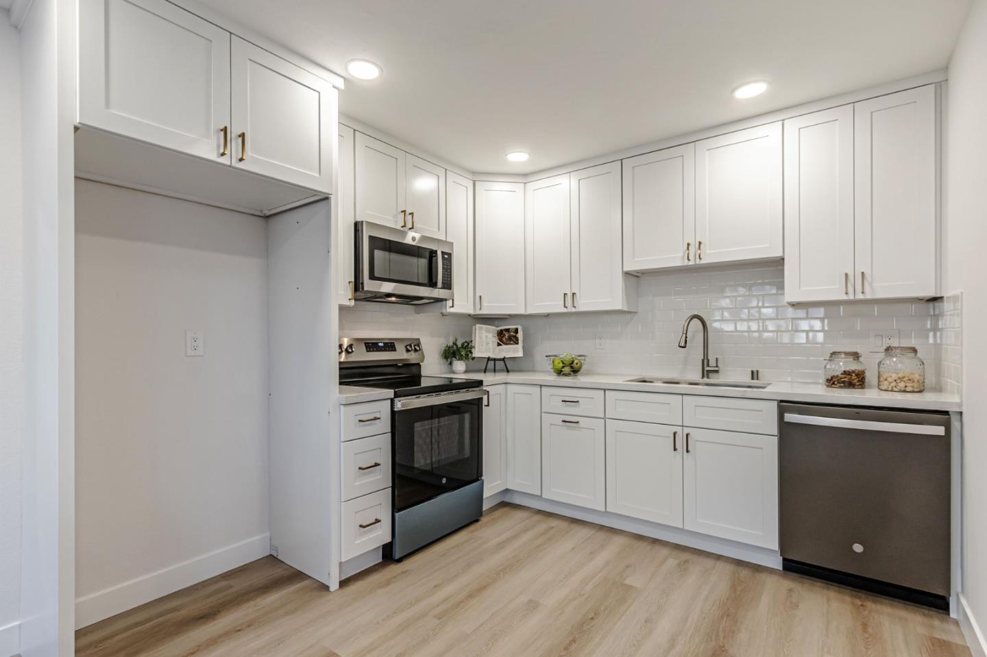 2516 Palmdale CT