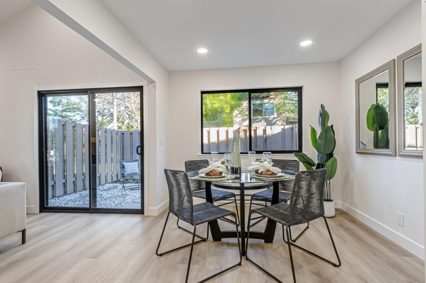 2516 Palmdale CT