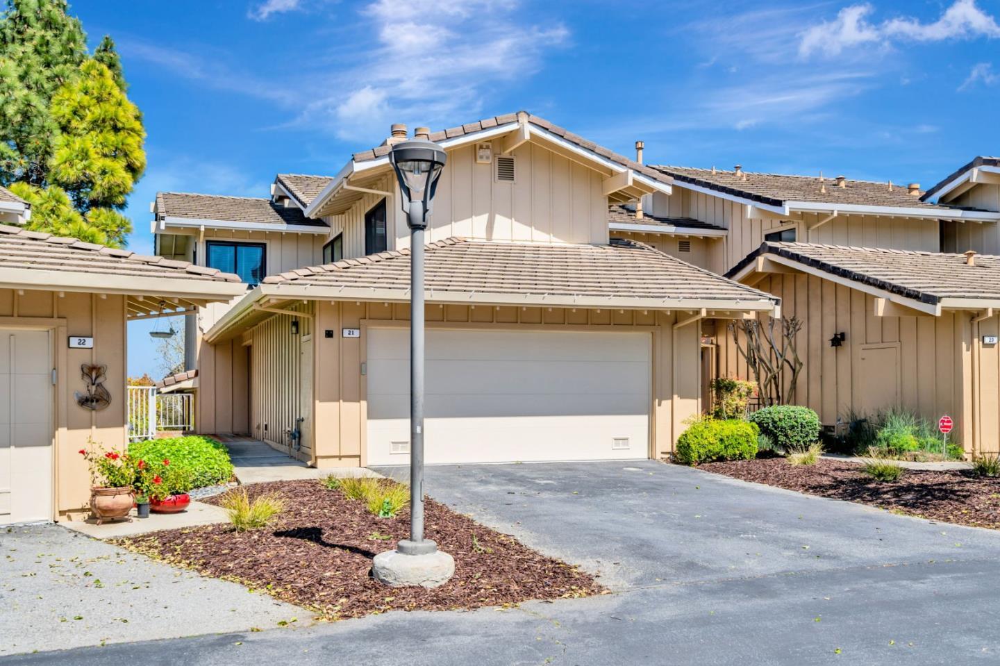 21 Calypso LN