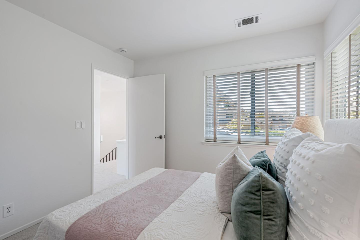 21 Calypso LN