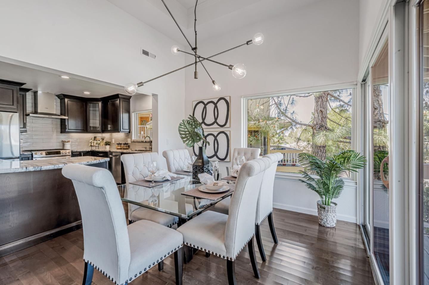 21 Calypso LN