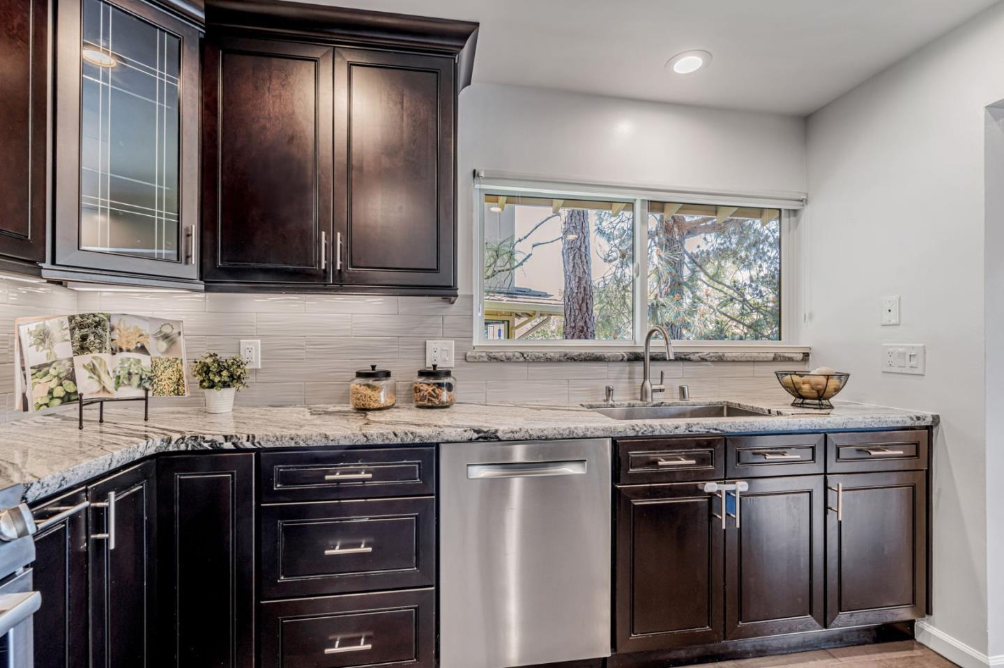 21 Calypso LN