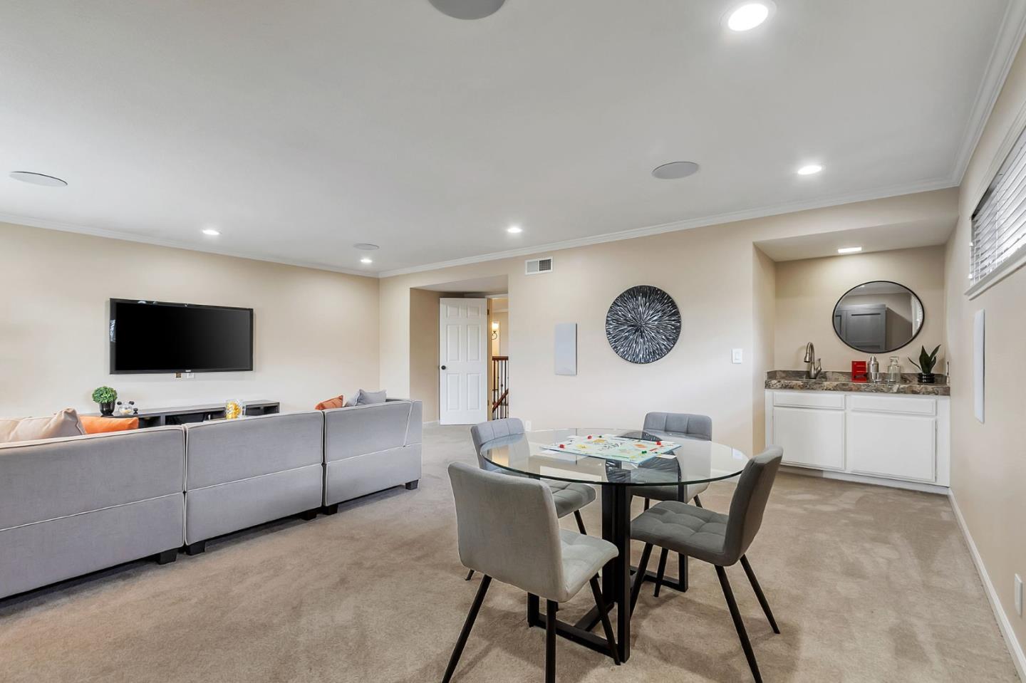 6524 Bose LN