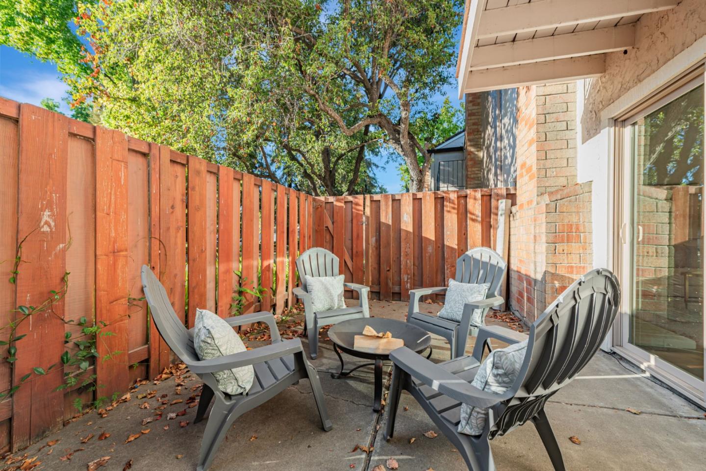 2559 Lancaster Court