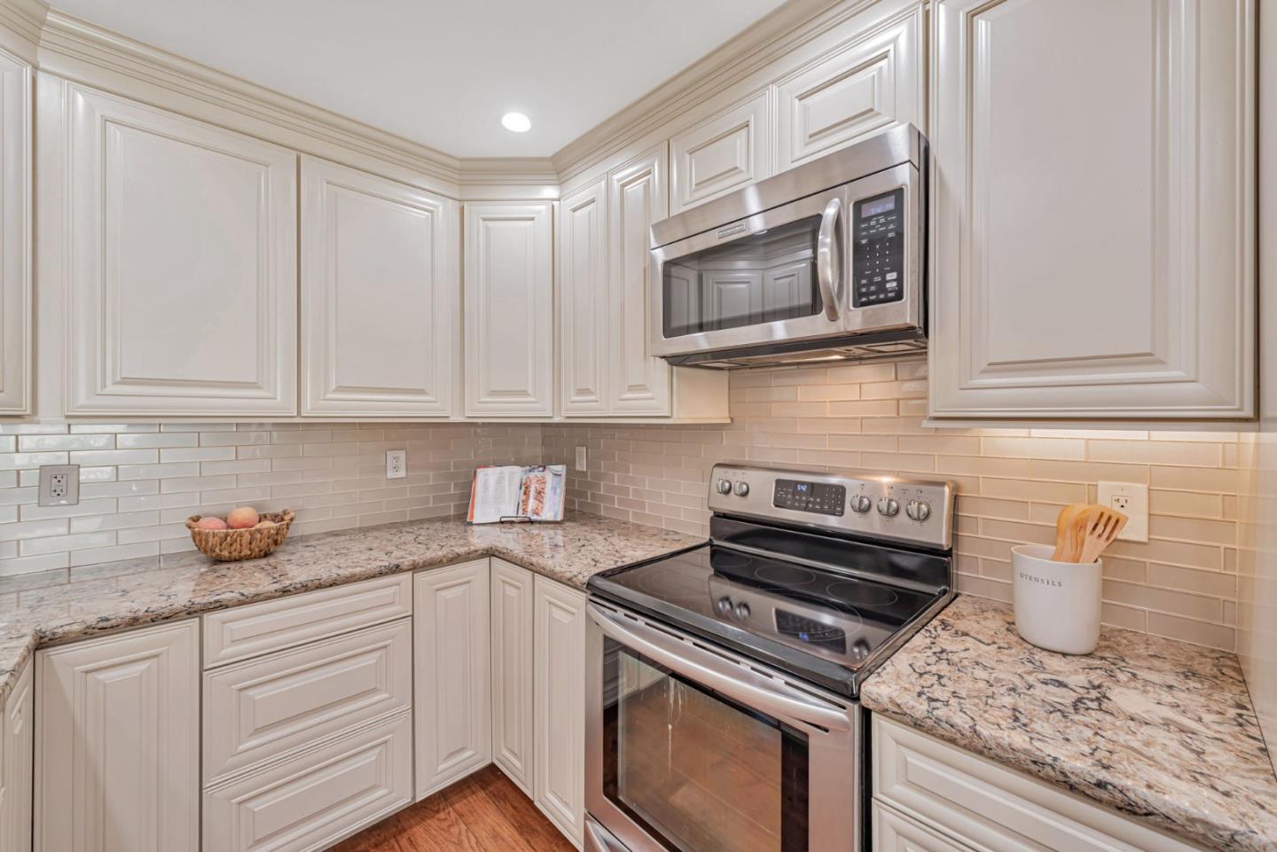 2559 Lancaster Court