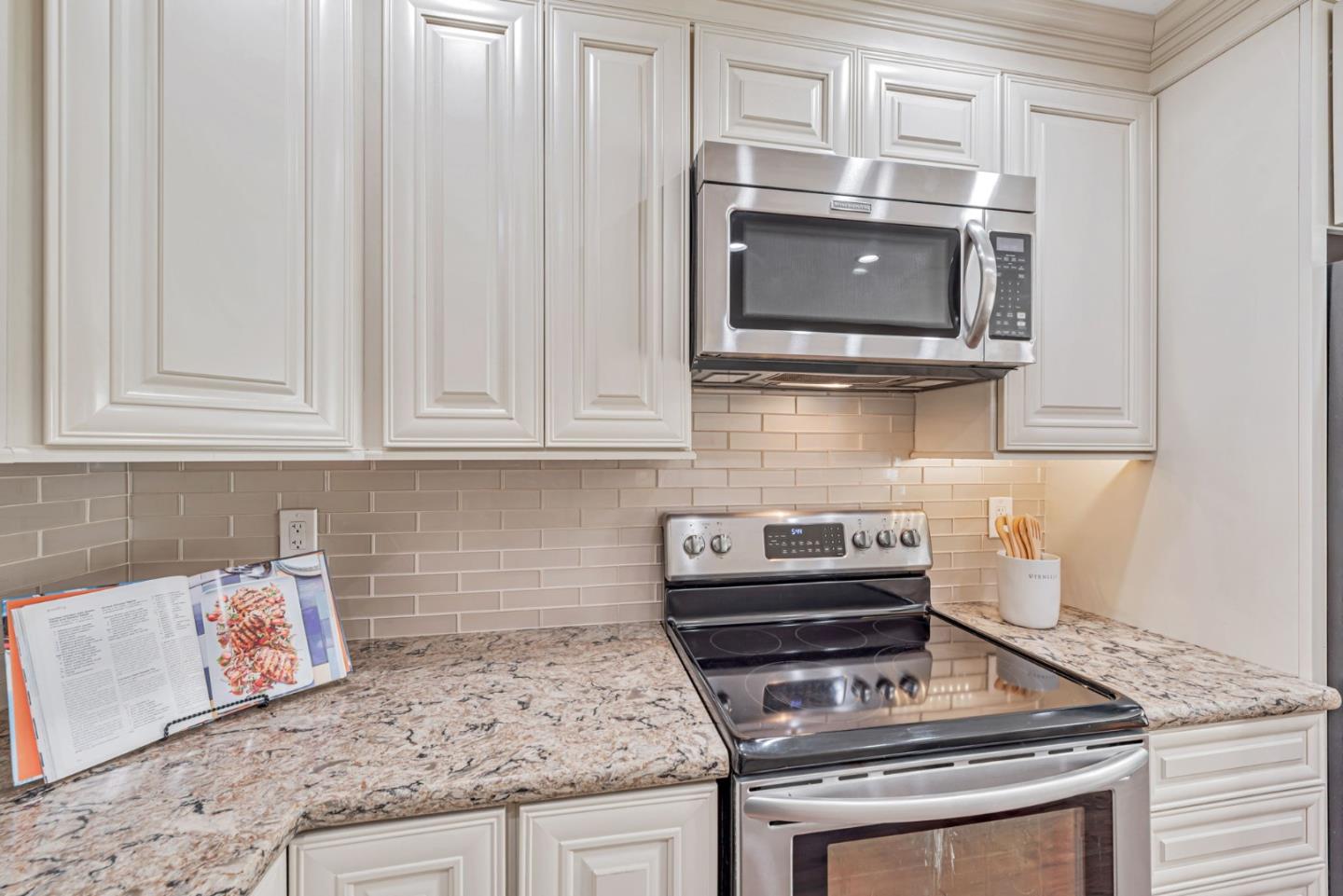 2559 Lancaster Court