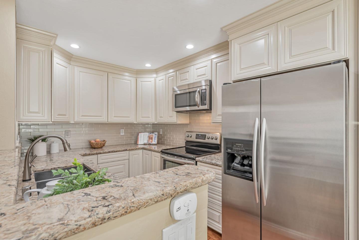 2559 Lancaster Court