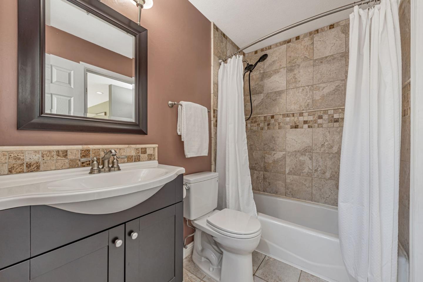 2559 Lancaster Court